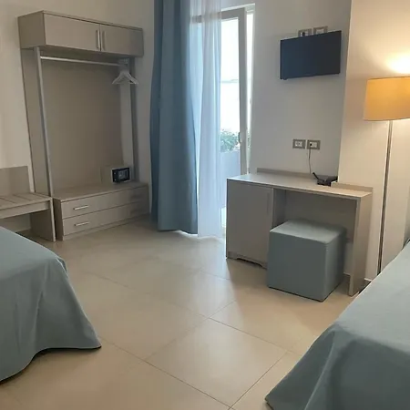 Falcone 4* فيستَ